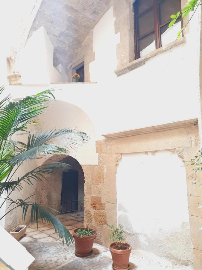 "Guttuso Tribute Suite" Experience Apartment Palermo Bagian luar foto